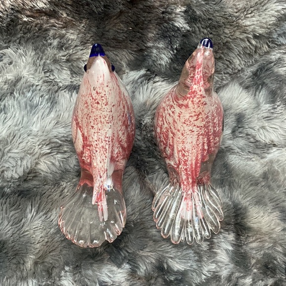 Two Glass Art red Birds with black beaks - Picture 2 of 16